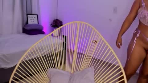 Snapshot of amannda_7 chatting on 10/01/25, 01:33 Amanda online show from 10/01/25, 01:33