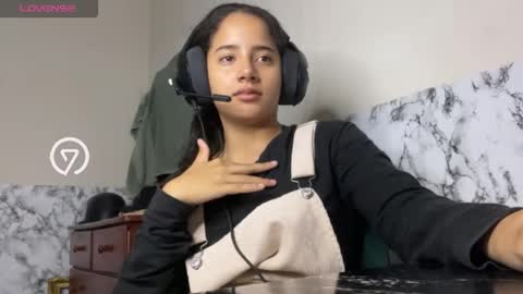 Snapshot of amany_r chatting on 02/17/25, 06:53 amany_r online show from 02/17/25, 06:53