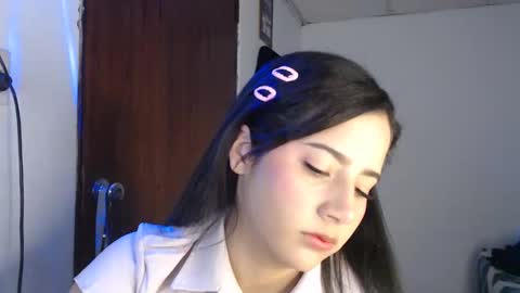 Snapshot of amany_r chatting on 10/22/25, 05:19 amany_r online show from 10/22/25, 05:19