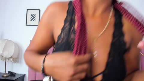 Snapshot of amara_avello chatting on 09/11/25, 03:39 amara_avello online show from 09/11/25, 03:39