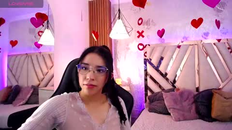 amara_davis1 online show from 04/28/26, 02:38