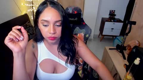 Amara Lux online show from 02/15/26, 07:51