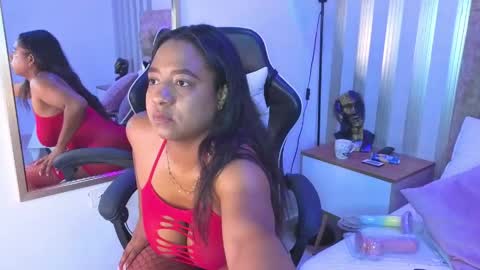 Snapshot of amara_queen_ chatting on 05/06/26, 11:37 Amara online show from 05/06/26, 11:37