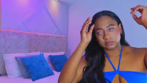 Snapshot of amara_queen_ chatting on 06/10/26, 12:37 Amara online show from 06/10/26, 12:37