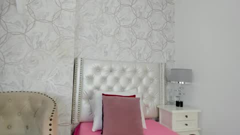 Snapshot of amara_rousse chatting on 11/12/25, 11:32 amara_rousse online show from 11/12/25, 11:32