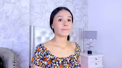 Snapshot of amara_rousse chatting on 11/25/25, 11:43 amara_rousse online show from 11/25/25, 11:43