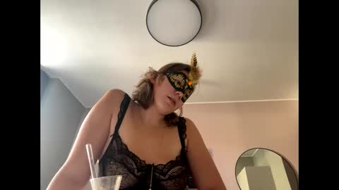 Snapshot of amaraelise chatting on 01/26/25, 02:30 Amara Elise online show from 01/26/25, 02:30