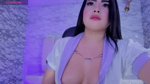 Snapshot of amaranta_fox_v chatting on 10/16/25, 08:43 Hi Stream 800am to 200pm online show from 10/16/25, 08:43