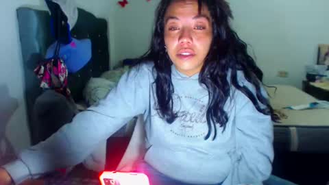 Amara Julia online show from 11/19/25, 01:27