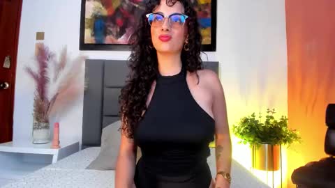 Amara Yasbel online show from 10/25/25, 06:35