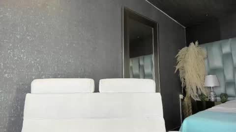Emily online show from 09/12/25, 11:54