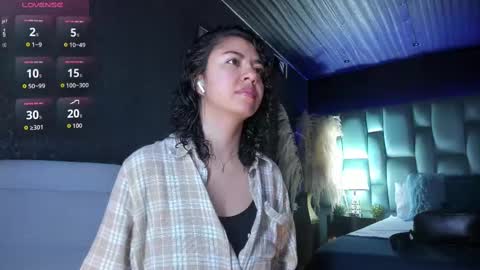 Snapshot of amarettho chatting on 11/07/25, 11:32 Emily online show from 11/07/25, 11:32