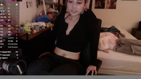 Snapshot of amateuroras chatting on 01/21/25, 06:11 leash online show from 01/21/25, 06:11