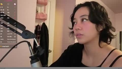 Snapshot of amateuroras chatting on 02/19/26, 01:23 leash online show from 02/19/26, 01:23