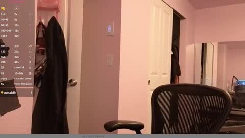Snapshot of amateuroras chatting on 02/22/26, 01:07 leash online show from 02/22/26, 01:07
