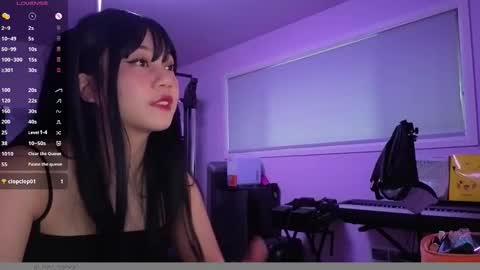 Snapshot of amateuroras chatting on 03/18/26, 01:53 leash online show from 03/18/26, 01:53