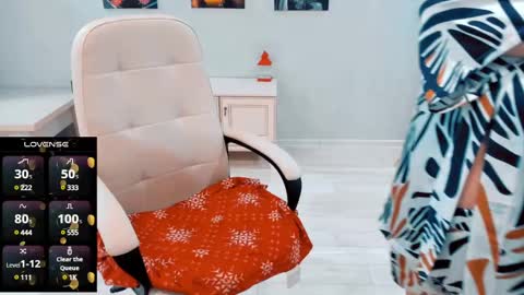 Snapshot of amazing_alina chatting on 02/19/25, 03:16 Alina online show from 02/19/25, 03:16