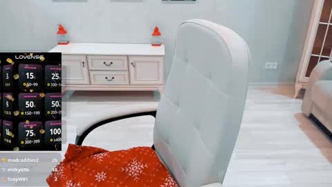 Snapshot of amazing_alina chatting on 02/24/25, 09:09 Alina online show from 02/24/25, 09:09