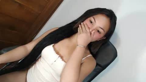 Snapshot of amazing_reign chatting on 07/23/26, 05:11 reign online show from 07/23/26, 05:11