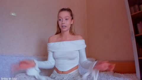 Snapshot of amazing_roxana chatting on 09/21/25, 09:11 Roxy online show from 09/21/25, 09:11