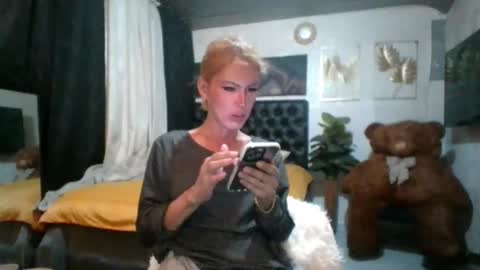 Snapshot of amazingbombshellx chatting on 10/19/25, 03:29 kendra online show from 10/19/25, 03:29