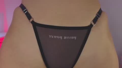 Snapshot of ambar_adamss chatting on 11/06/25, 11:22 Sara online show from 11/06/25, 11:22