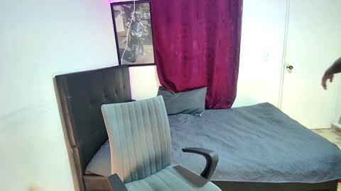 ambar gil  online show from 02/28/25, 11:58