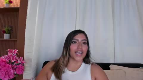 Snapshot of ambarbrownn_ chatting on 06/11/26, 01:05 Ambarbrownn online show from 06/11/26, 01:05