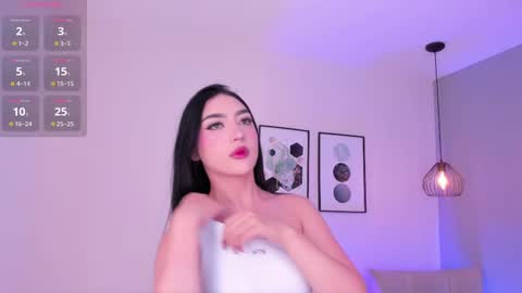 ambarevans_ online show from 10/07/25, 11:51