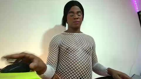 ambargil__ online show from 01/17/25, 06:33
