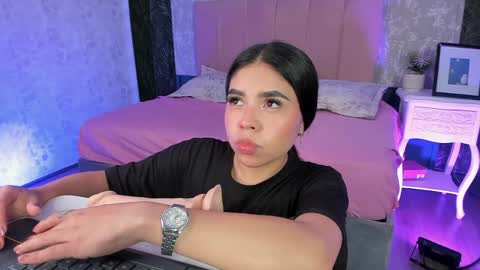 Snapshot of ambarina_ chatting on 04/21/26, 11:38 Ambarina online show from 04/21/26, 11:38