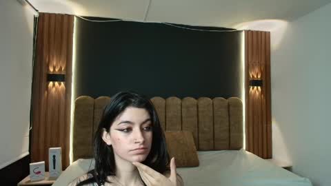 Snapshot of ambarlee_ chatting on 04/05/26, 12:02 AMBAR LEE online show from 04/05/26, 12:02