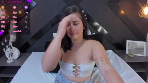 Snapshot of amber_blis chatting on 11/06/25, 12:28 A M B E R online show from 11/06/25, 12:28