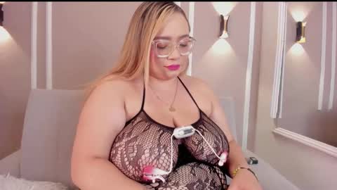 amber_bunnyx online show from 09/09/25, 04:45