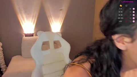 amber_curly online show from 12/01/24, 07:25