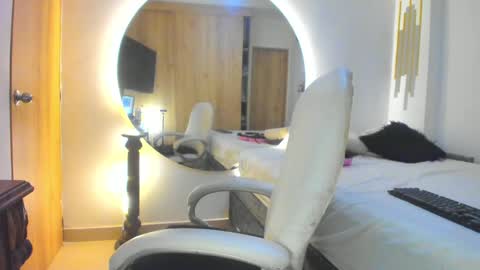 Amber Disney online show from 02/20/25, 10:48