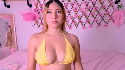 amber_love04 online show from 02/19/26, 09:00