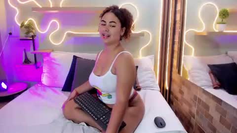 A M B E R  online show from 06/17/26, 07:37