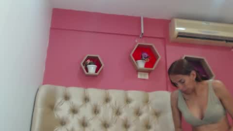 Amber Moore online show from 11/20/25, 05:56