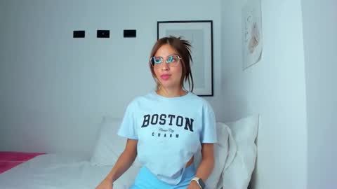 Luci Reyes online show from 09/22/25, 08:44