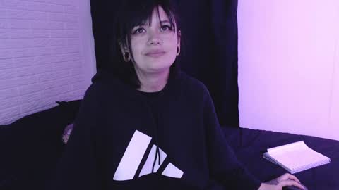 Snapshot of amber_rouss chatting on 12/10/24, 03:52 ROUSS online show from 12/10/24, 03:52