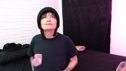 Snapshot of amber_rouss chatting on 12/28/24, 01:29 ROUSS online show from 12/28/24, 01:29