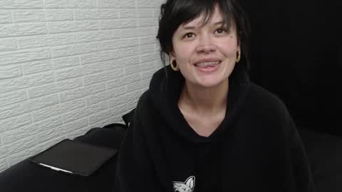 Snapshot of amber_rouss chatting on 02/21/25, 06:29 ROUSS online show from 02/21/25, 06:29