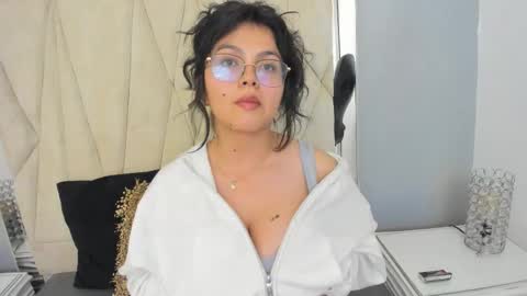 Snapshot of amber_storrm chatting on 09/24/25, 03:54 amber online show from 09/24/25, 03:54