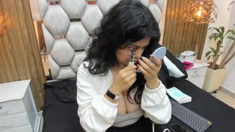 Snapshot of amber_storrm chatting on 10/21/25, 03:29 amber online show from 10/21/25, 03:29