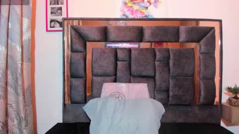 Snapshot of amberbeckeer chatting on 11/23/25, 02:11 Amber online show from 11/23/25, 02:11