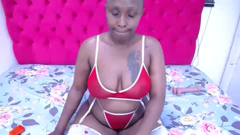 Snapshot of amberdiamondmmm chatting on 10/22/25, 01:00 amberdiamondmmm online show from 10/22/25, 01:00