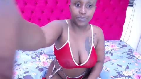 Snapshot of amberdiamondmmm chatting on 10/25/25, 06:10 amberdiamondmmm online show from 10/25/25, 06:10