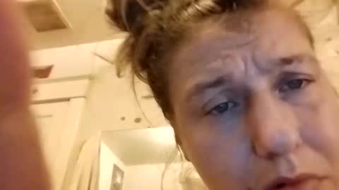 Snapshot of amberjohnson1387 chatting on 12/18/25, 01:11 amberjohnson1387 online show from 12/18/25, 01:11