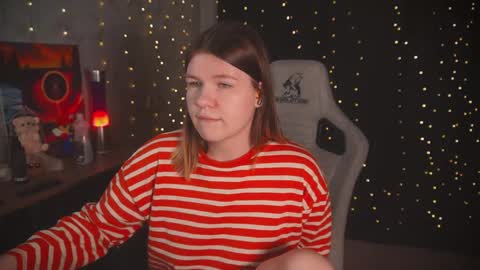 Snapshot of amberlyyy chatting on 10/28/25, 03:54 my name is Sonya but you can call me your favorite girl 3 online show from 10/28/25, 03:54